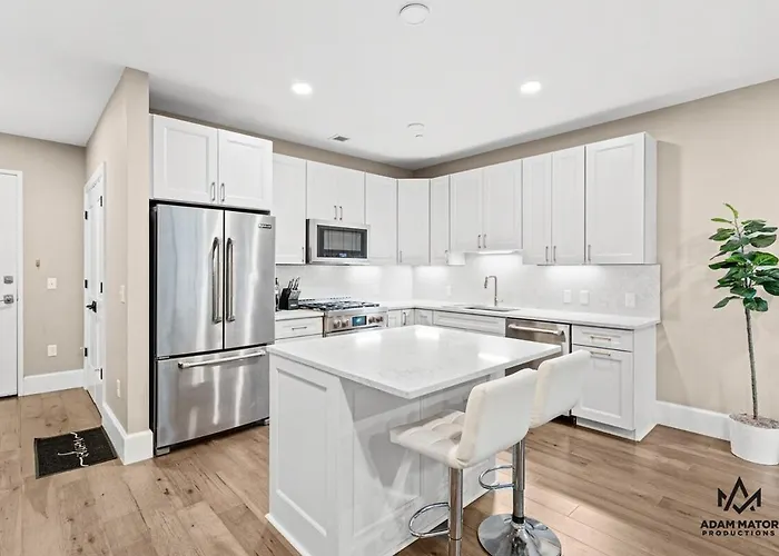 Downtown Luxury Walk To Stadium Apartment